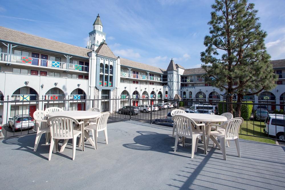 Castle Inn&Suites Anaheim Exterior foto
