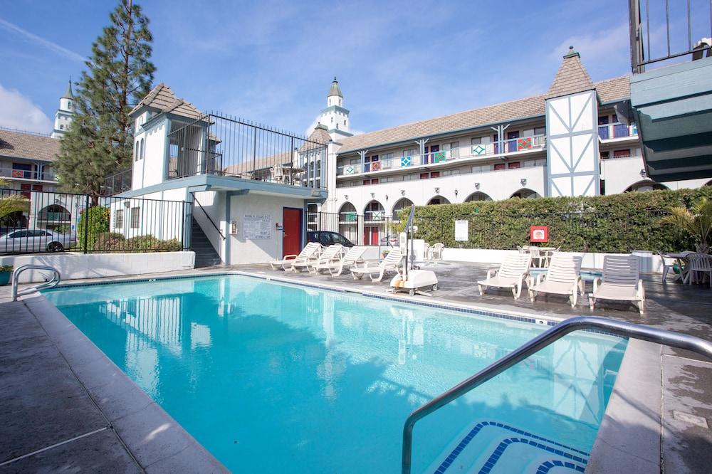 Castle Inn&Suites Anaheim Exterior foto