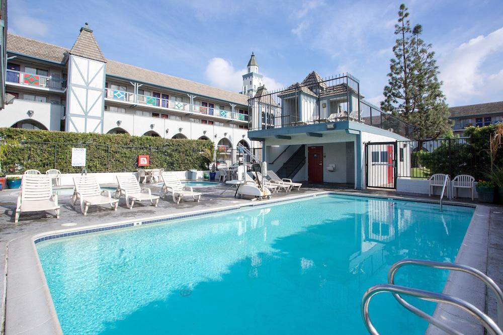 Castle Inn&Suites Anaheim Exterior foto