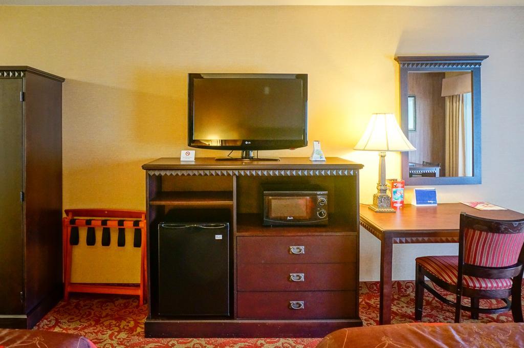 Castle Inn&Suites Anaheim Exterior foto