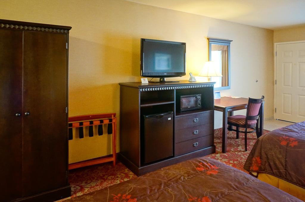 Castle Inn&Suites Anaheim Exterior foto