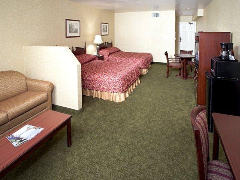 Castle Inn&Suites Anaheim Exterior foto