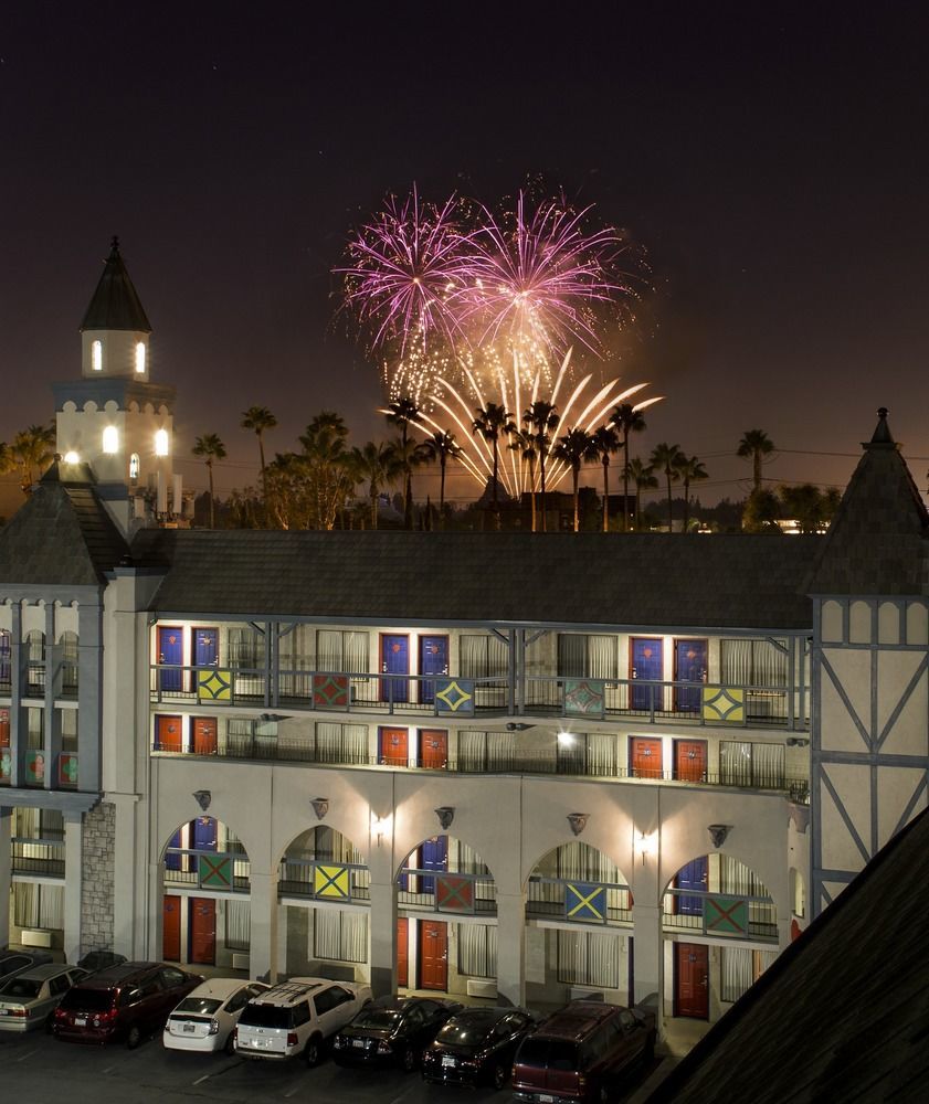 Castle Inn&Suites Anaheim Exterior foto